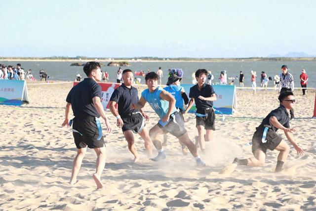 上万市民欢聚临海白沙湾景区，沙滩体育嘉年华上演夏日海滩狂欢