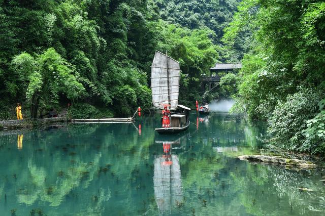 龙津溪上有帆影