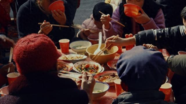 一场只有5桌的婚礼，却让所有人红了眼眶