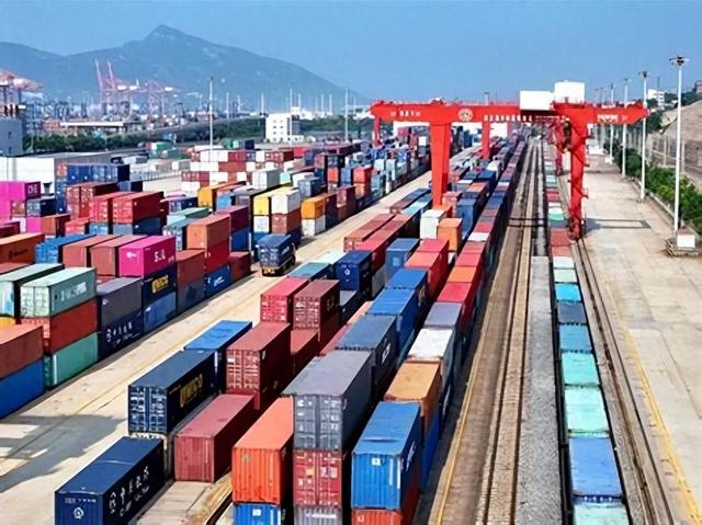 北极航道刚冰封，波兰故技重施中欧班列又停，再不开边境悔之晚矣