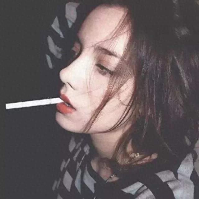 有没有比较丧的女生头像（超丧女生头像难过的时候）