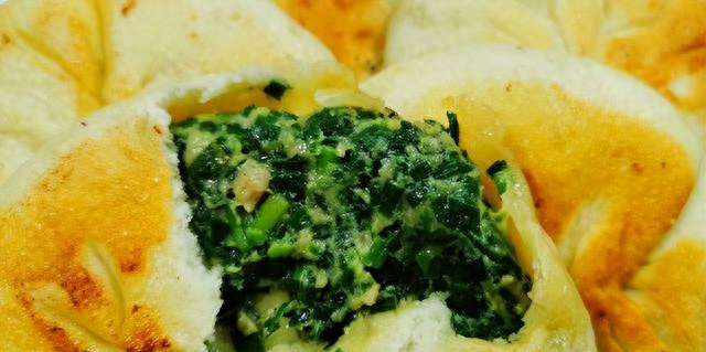 霜降后，萝卜白菜靠边站，多吃韭菜，鲜嫩营养又解馋，蒸包子真香