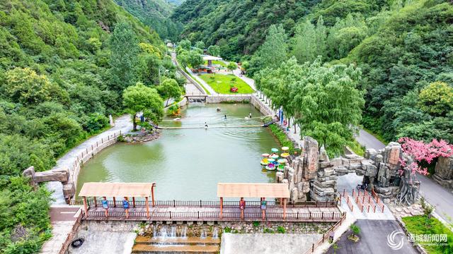 青山叠翠 碧水穿峡