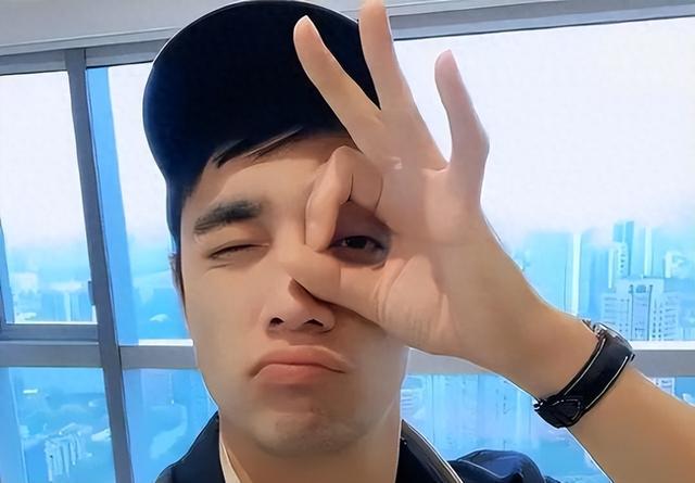 吃中国饭，砸中国锅！央视点名全程打码，这位700万网红人设崩塌