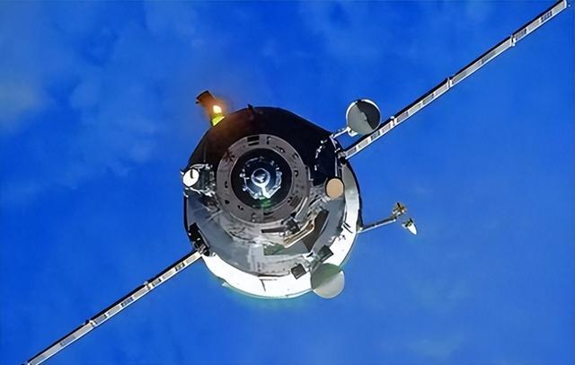 中美俄飞船载重差距断崖：美国3.3吨，俄2.5吨，中国令人意外