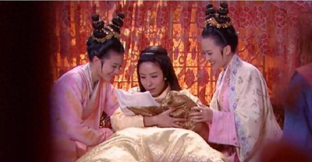 15岁太子朱见深在洗澡，乳娘进来加水，他邀请共浴，乳娘同意了