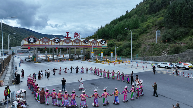 文体旅深度融合焕新假日消费业态 四川省A级景区首日接待游客499.92万人次