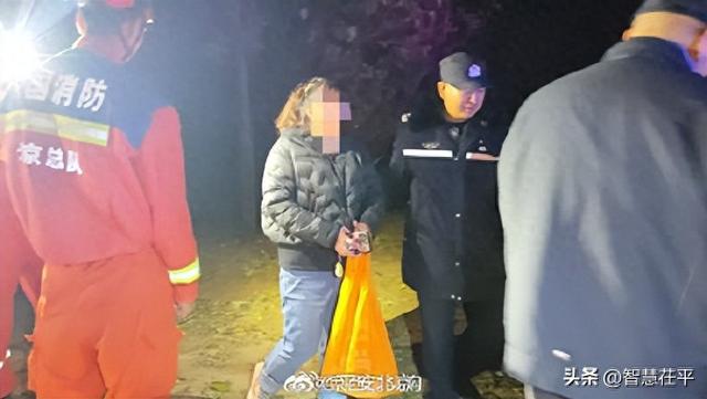 北京门头沟区一对夫妻登山观赏红叶，妻子在下山途中迷路失联