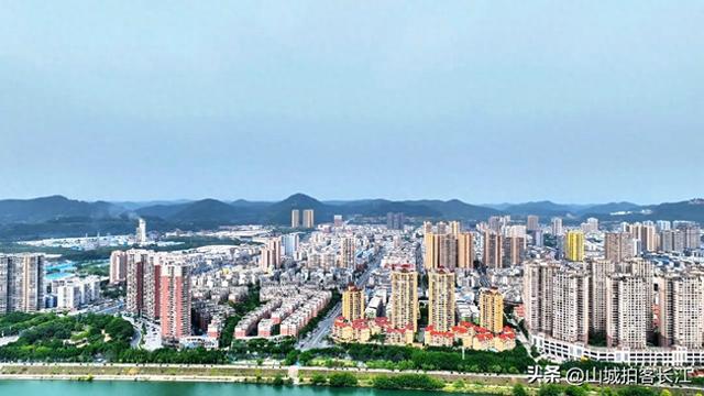 四川这座小城，实力让地级市“眼红”，但有个“短板”被网友嘲笑