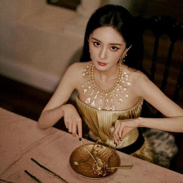 离婚7年后，39岁杨幂高调官宣喜讯，没给前夫刘恺威留一丝情面