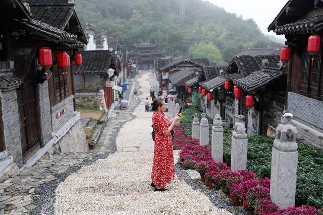 江苏句容：宝华山下文旅热