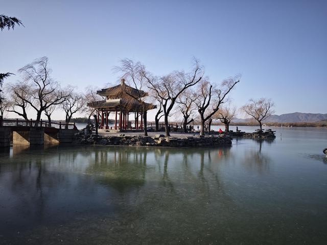 颐和园冬日美如水墨画