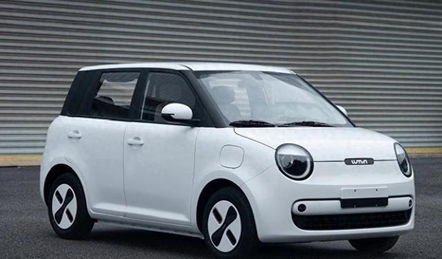 长安Lumin五门版现身：加长222mm，后排终于不用“钻”了