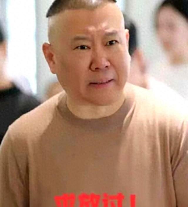 杠上了，京剧博士刚讽刺完郭德纲，紧接着又喷陈佩斯说人家情商低