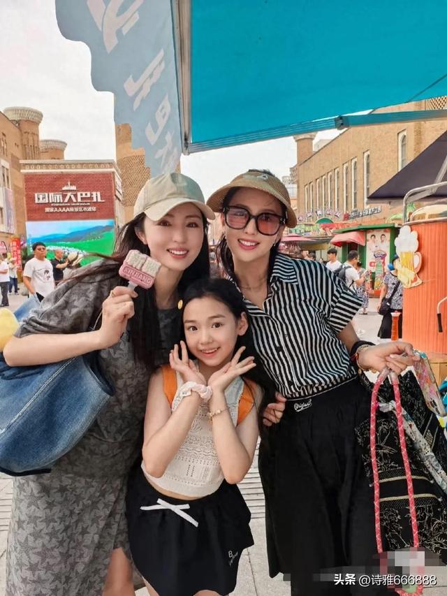 佟丽娅带董璇和小酒窝在新疆吃喝玩乐，两位姐姐都美得很高级！