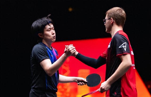 王楚钦戴背部护具落地北京！登上日本杂志封面 乒超总决赛出战存疑