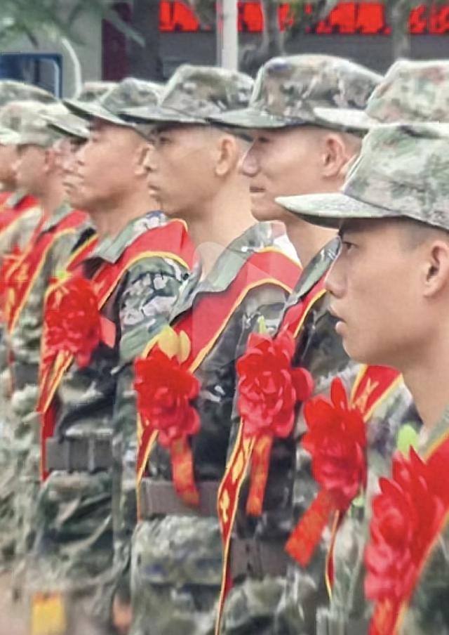 送给即将当兵的朋友祝福语（又到一年入伍季这群年轻人扛起责任踏征程）