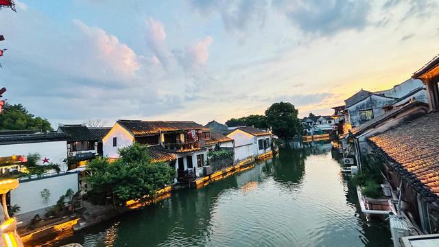 姑苏城外寒山寺夜半钟声到客船在哪里（姑苏城外寒山寺）
