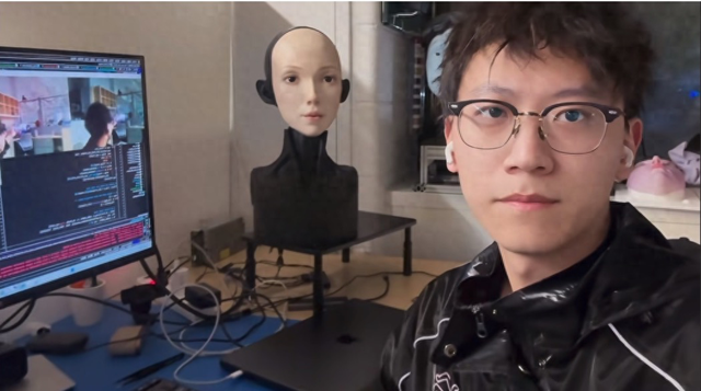对话胡宇航：从顶刊博士到百万粉创作者，他为何押注人脸机器人，走出机器人反范式