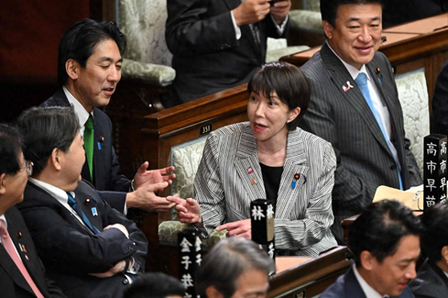 日本死不认错	，军费再次飙升