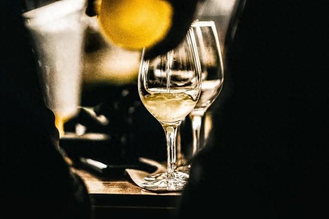 取悦自己，不必等到酒局结束