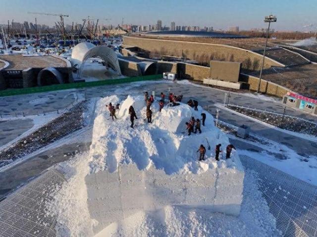 超级冰滑梯、大型主题雪雕……哈尔滨冰雪大世界最新消息→