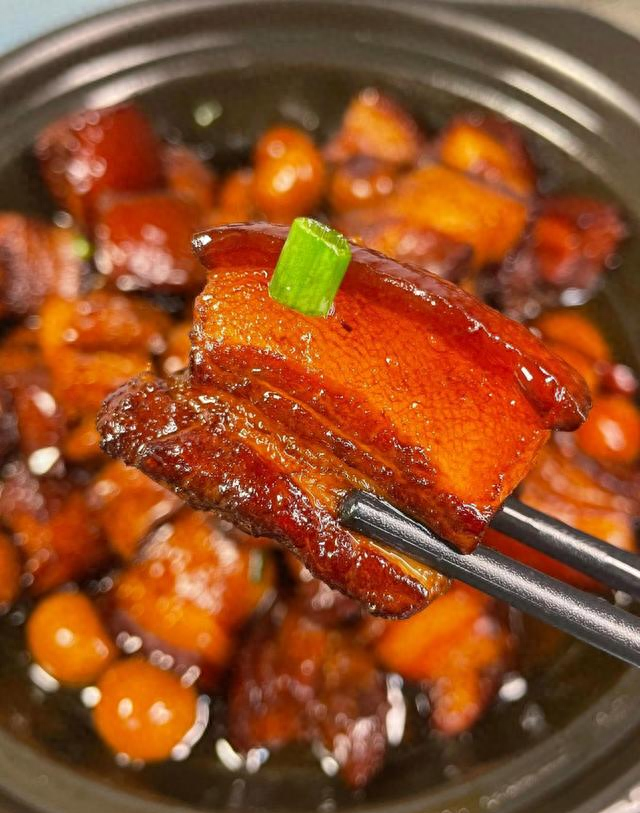 猪蹄这么做软糯入味解馋下饭，牙口不好的老人也吃得香，太过瘾了