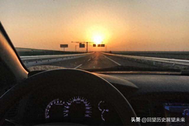 野外判断方向的五种方法（东西南北方向怎么辨认）