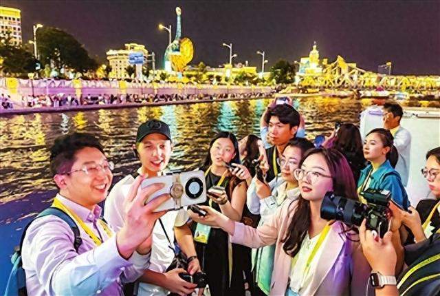 体味河海津韵 共话上合之情——中外嘉宾感受海河夜景文化