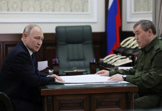 俄军一天夺四据点 谢韦尔斯克方向告捷 恰在美国停援之后