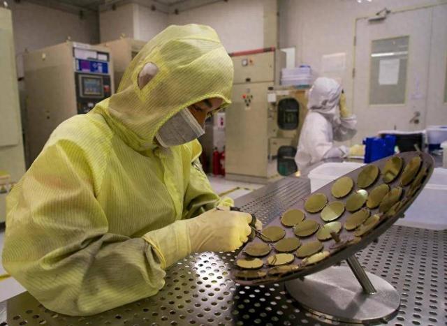 绝地翻身！日本芯片制程从40nm突破至2nm，我国芯片真的落后了？