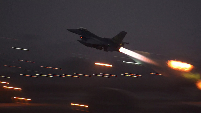 死伤惨重！巴基斯坦突然不宣而战，猛烈轰炸邻国3省