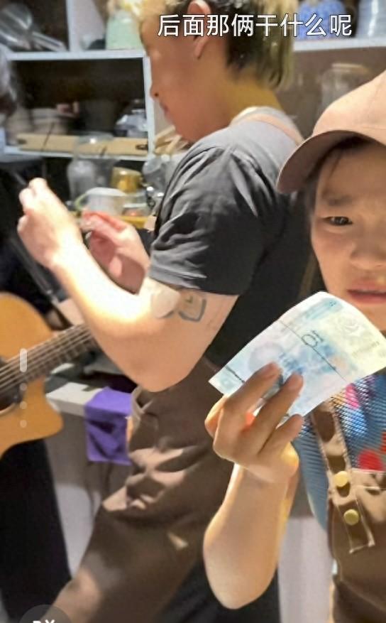 在一起在一起在一起在一起是什么歌（多远都要在一起唱出了付费才能有的质感）