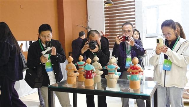 探文明之源 听时代之声——百家媒体走进马家窑文化命名地采风