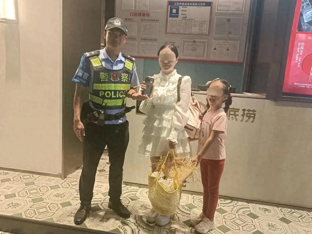 “他们真的太好了,这将是这一趟三亚行最美好的回忆!” 心爱手机失而复得 重庆游客点赞三亚旅游警察
