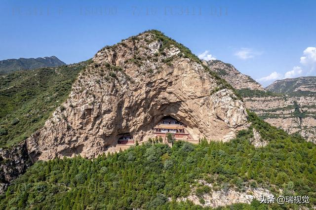 晋北“迷你悬空寺”藏不住了！1.5小时打卡“洞寺双璧”丨灵丘
