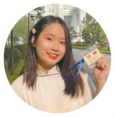 大一新生个人成长报告格式（越南大学生青年一代要做越中友好的见证者）