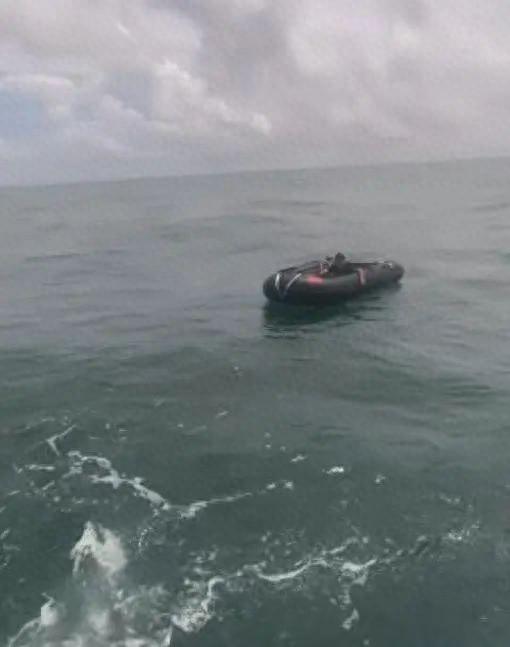 自称海上漂流挨饿6天的广东男子获救，海警：其出海玩遇恶劣天气翻船，从陵水漂到三亚