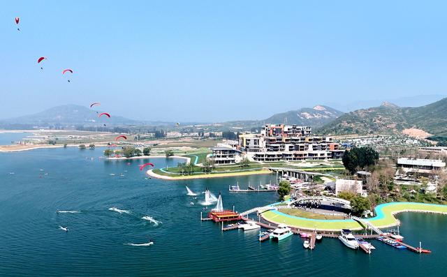 中外游客打卡石家庄 沉浸式感受城市风貌