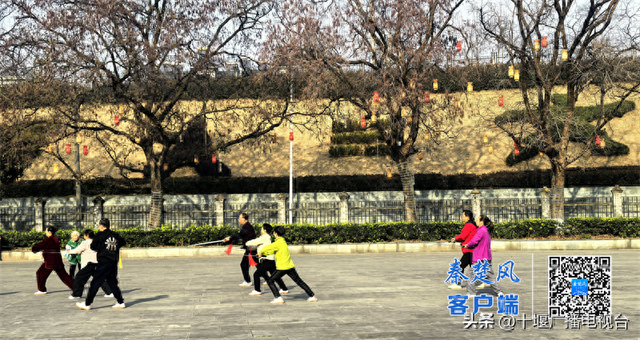 冬日暖阳沐武当，玉虚宫韵醉游人