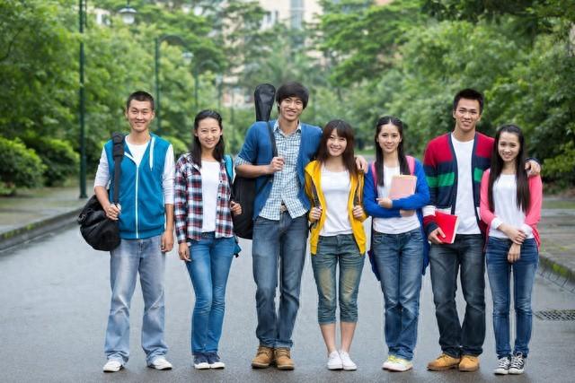 对教师的评价用语精选（这才是真正的好老师用一句话让大学生们羞愧反思）