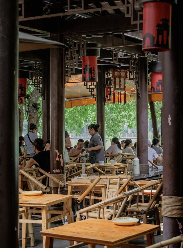 成都「零暴走」漫游指南：坐着地铁逛吃玩，轻松解锁慢生活