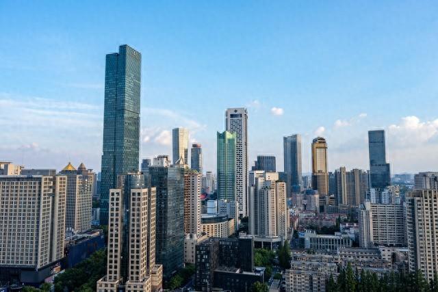 迷醉于都市风光的璀璨瞬间