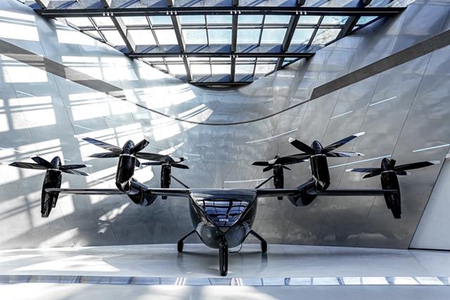 小鹏汇天发布全倾转混电飞行汽车，陆地航母2026年规模化交付