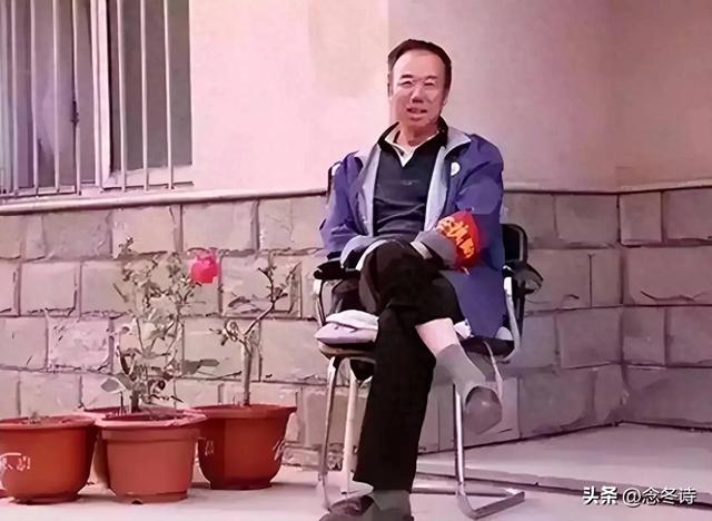 社保新规逼停保安招聘，60岁大爷成烫手山芋，物业经理该怎么办？