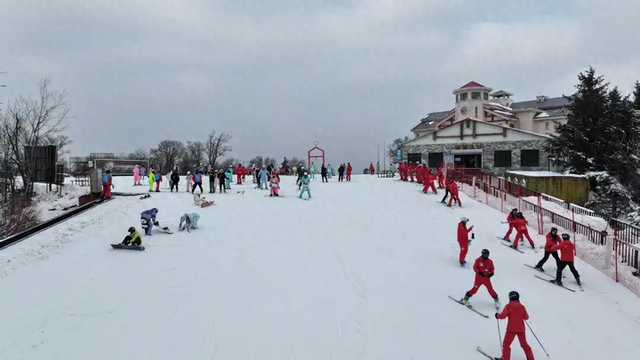 雪落云巅即刻开滑！亚布力阳光度假村滑雪场山顶初级道试营业