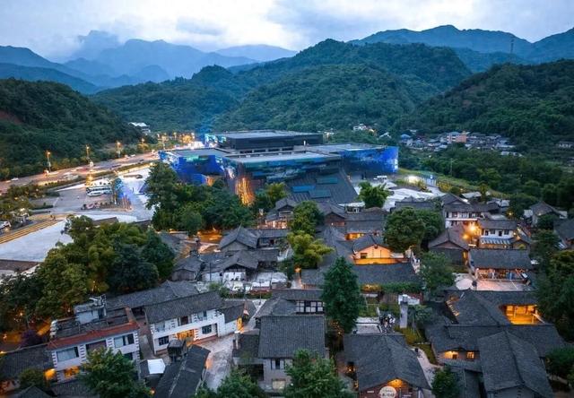 峨眉山景区游客少了十四万，花了八个亿的演出突然不演了