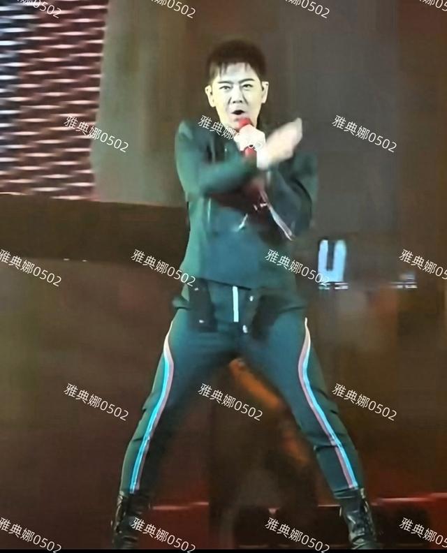 林志颖现身杜德伟演唱会本想秀一波友情，结果林志颖裤子上了热搜