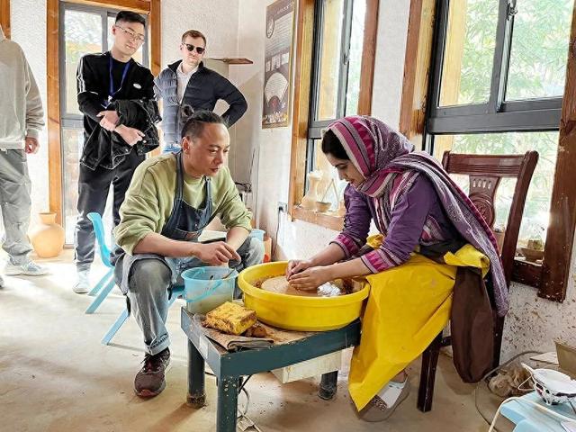 荆州区：住进民宿“玩泥巴”