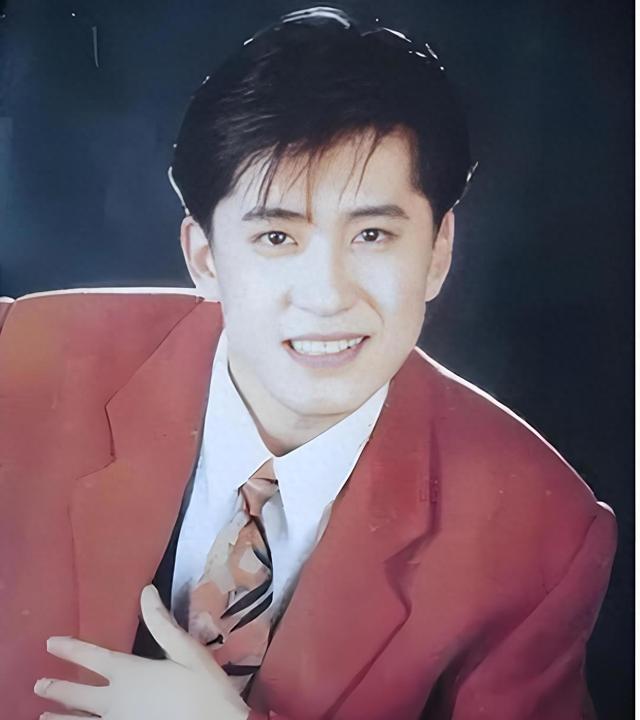 他8次上春晚，作死被捕入狱，如今56岁无人问津	，沦落到四处走穴